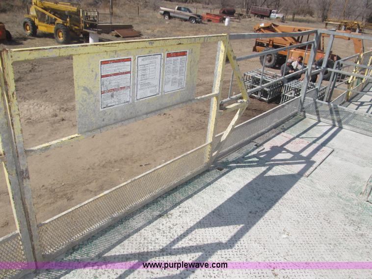 image for item B5444 2002 Hydro Mobile M2 20,000 lbs 40' hydraulic tower