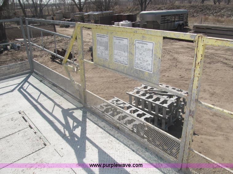 image for item B5444 2002 Hydro Mobile M2 20,000 lbs 40' hydraulic tower