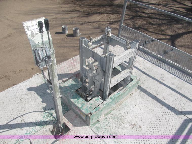 image for item B5444 2002 Hydro Mobile M2 20,000 lbs 40' hydraulic tower