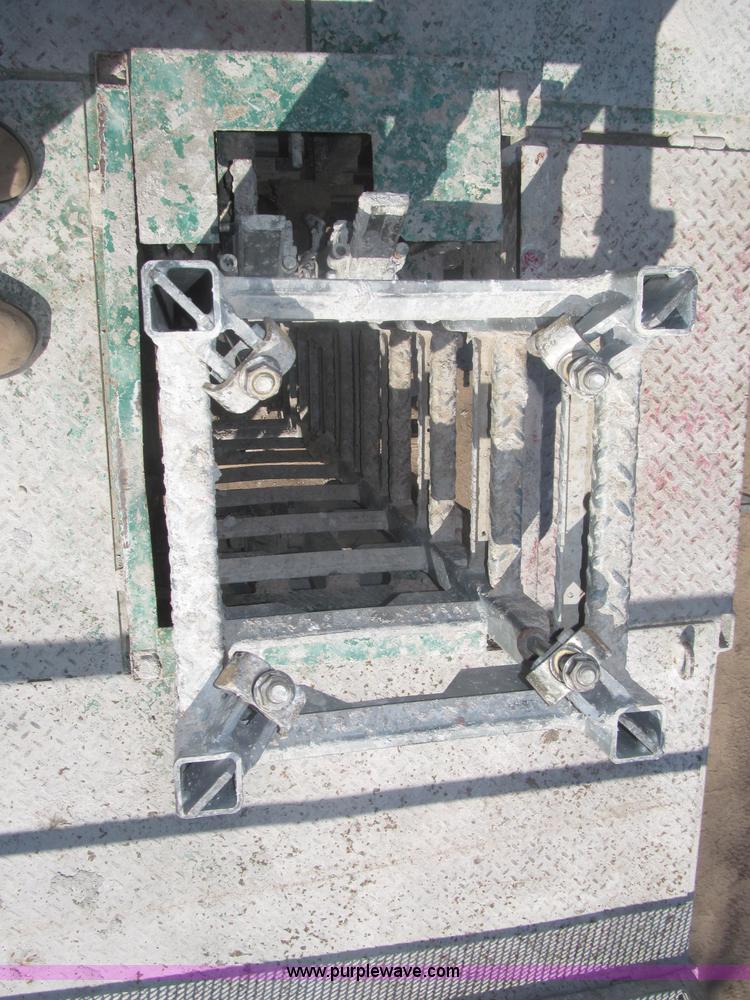 image for item B5444 2002 Hydro Mobile M2 20,000 lbs 40' hydraulic tower