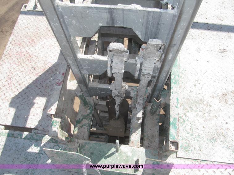 image for item B5444 2002 Hydro Mobile M2 20,000 lbs 40' hydraulic tower