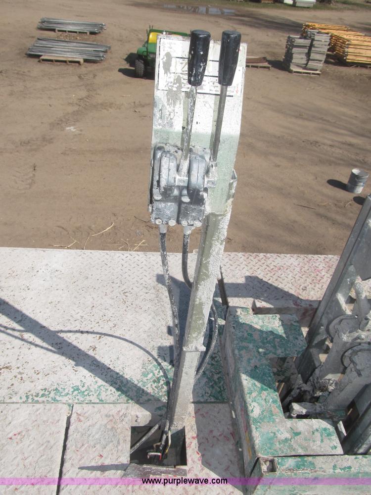 image for item B5444 2002 Hydro Mobile M2 20,000 lbs 40' hydraulic tower