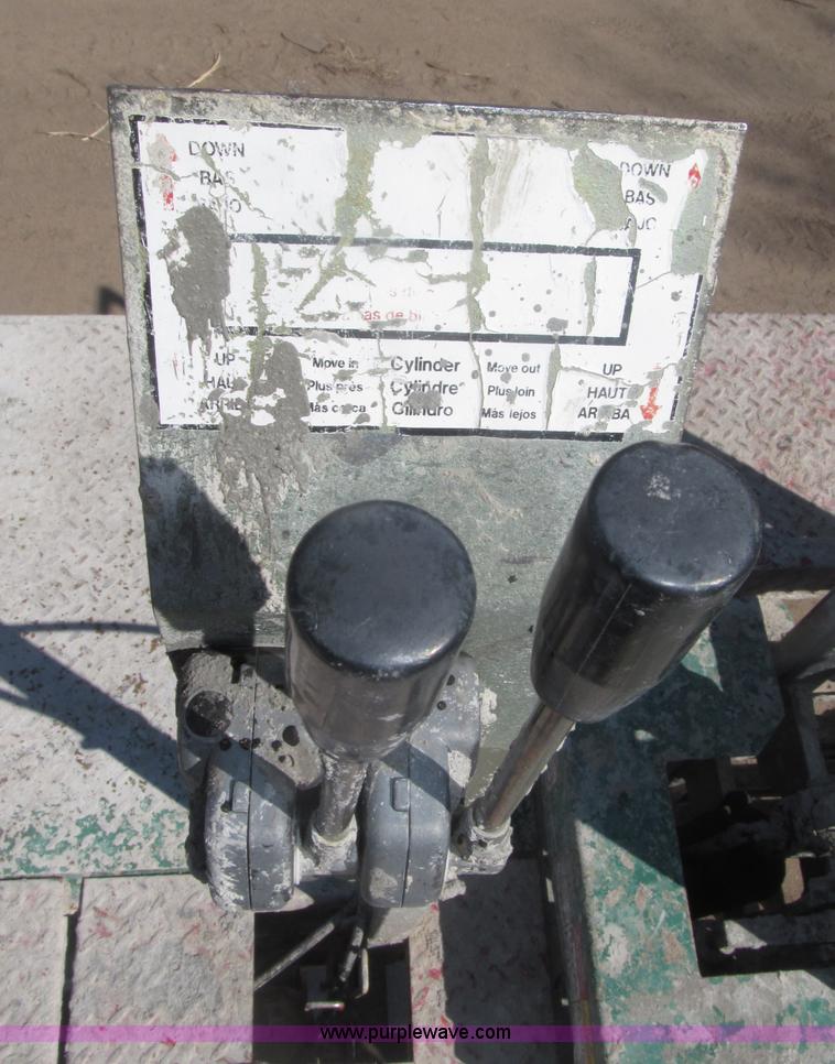 image for item B5444 2002 Hydro Mobile M2 20,000 lbs 40' hydraulic tower