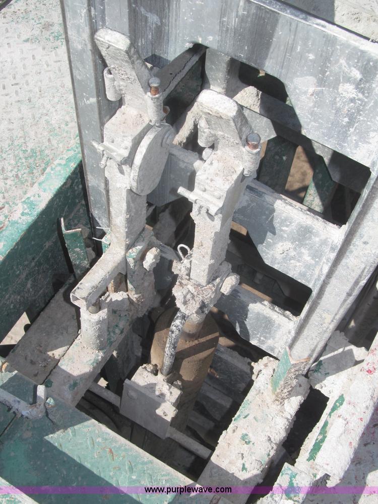 image for item B5444 2002 Hydro Mobile M2 20,000 lbs 40' hydraulic tower