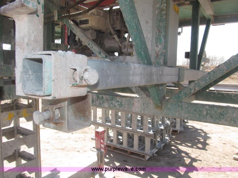 image for item B5444 2002 Hydro Mobile M2 20,000 lbs 40' hydraulic tower