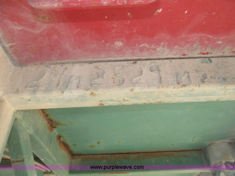 image for item B5444 2002 Hydro Mobile M2 20,000 lbs 40' hydraulic tower