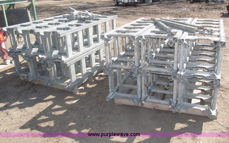 image for item B5444 2002 Hydro Mobile M2 20,000 lbs 40' hydraulic tower