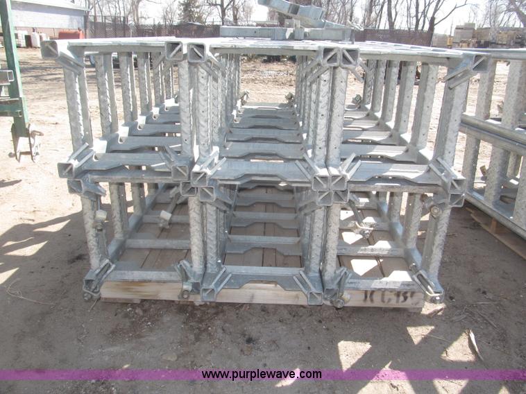 image for item B5444 2002 Hydro Mobile M2 20,000 lbs 40' hydraulic tower