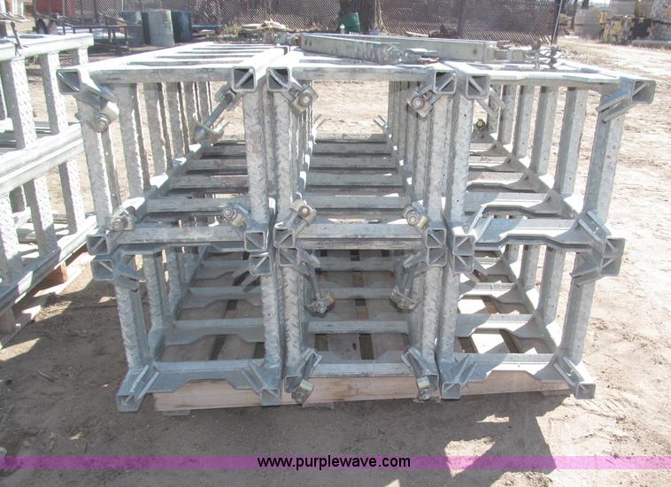 image for item B5444 2002 Hydro Mobile M2 20,000 lbs 40' hydraulic tower