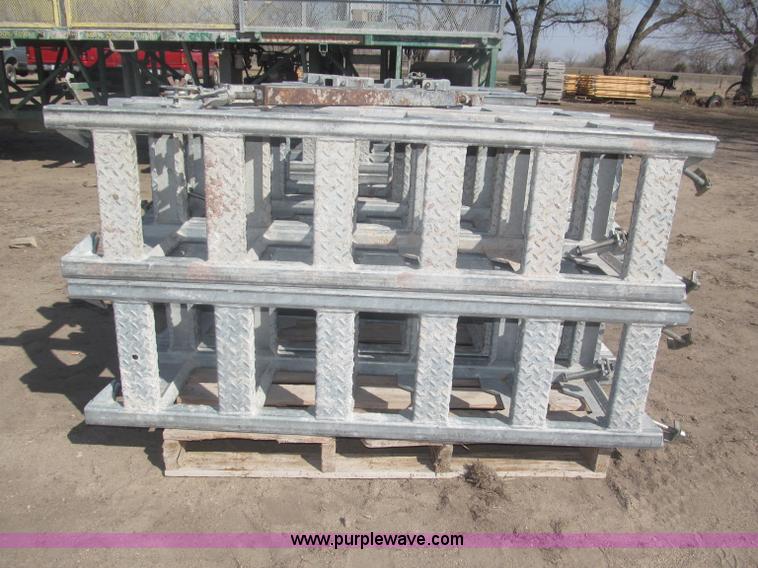 image for item B5444 2002 Hydro Mobile M2 20,000 lbs 40' hydraulic tower