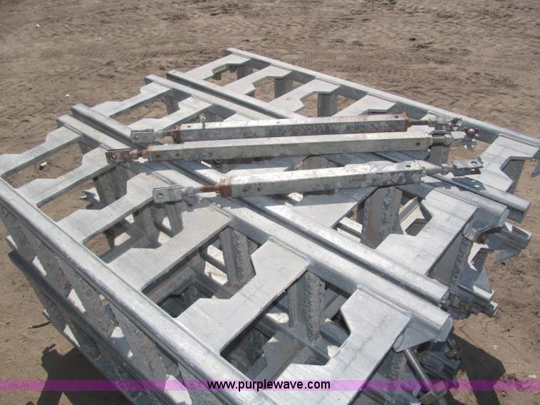 image for item B5444 2002 Hydro Mobile M2 20,000 lbs 40' hydraulic tower