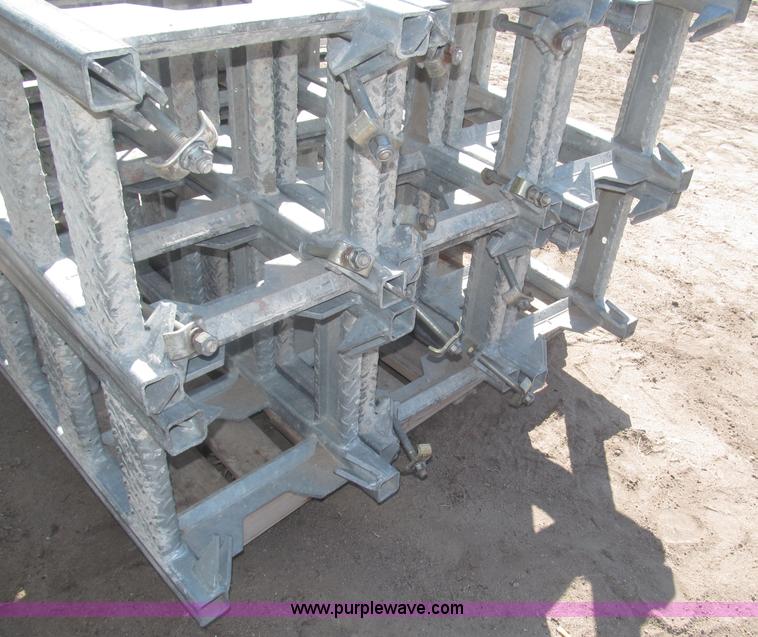 image for item B5444 2002 Hydro Mobile M2 20,000 lbs 40' hydraulic tower