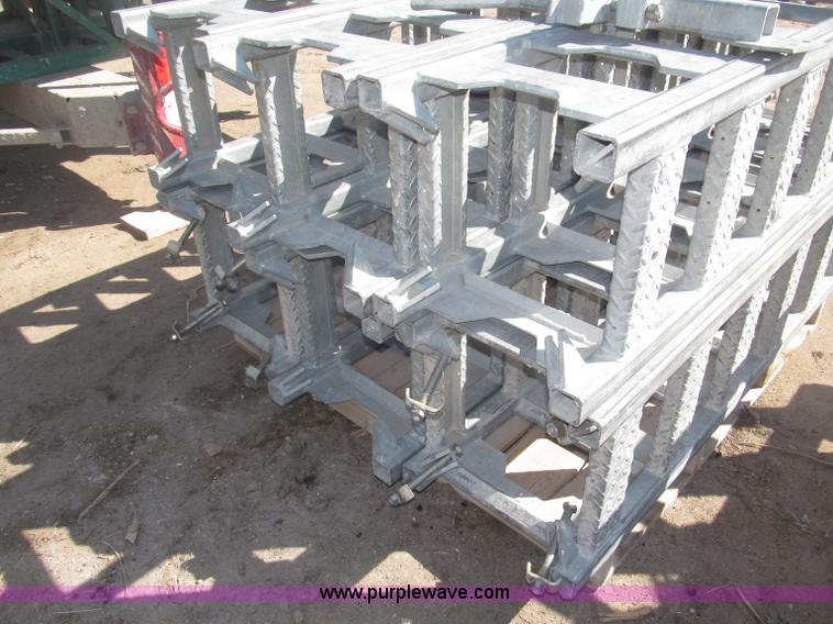 image for item B5444 2002 Hydro Mobile M2 20,000 lbs 40' hydraulic tower