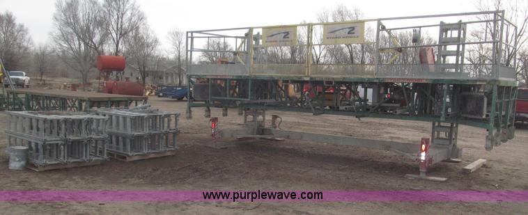 image for item B5445 2002 Hydro Mobile M2 20,000 lbs 40' hydraulic tower