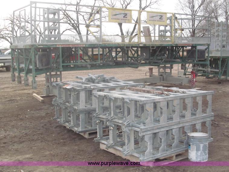 image for item B5445 2002 Hydro Mobile M2 20,000 lbs 40' hydraulic tower