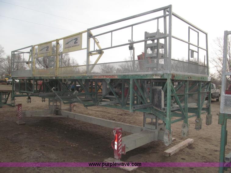 image for item B5445 2002 Hydro Mobile M2 20,000 lbs 40' hydraulic tower