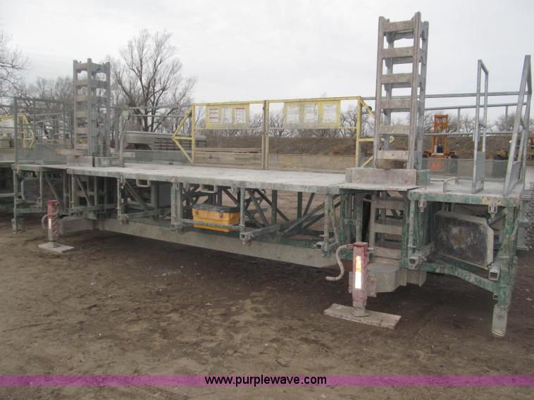 image for item B5445 2002 Hydro Mobile M2 20,000 lbs 40' hydraulic tower