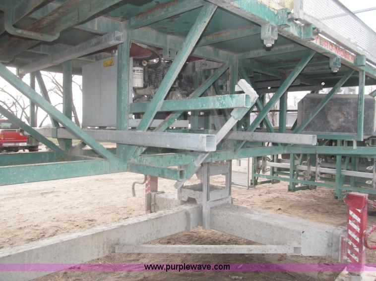 image for item B5445 2002 Hydro Mobile M2 20,000 lbs 40' hydraulic tower