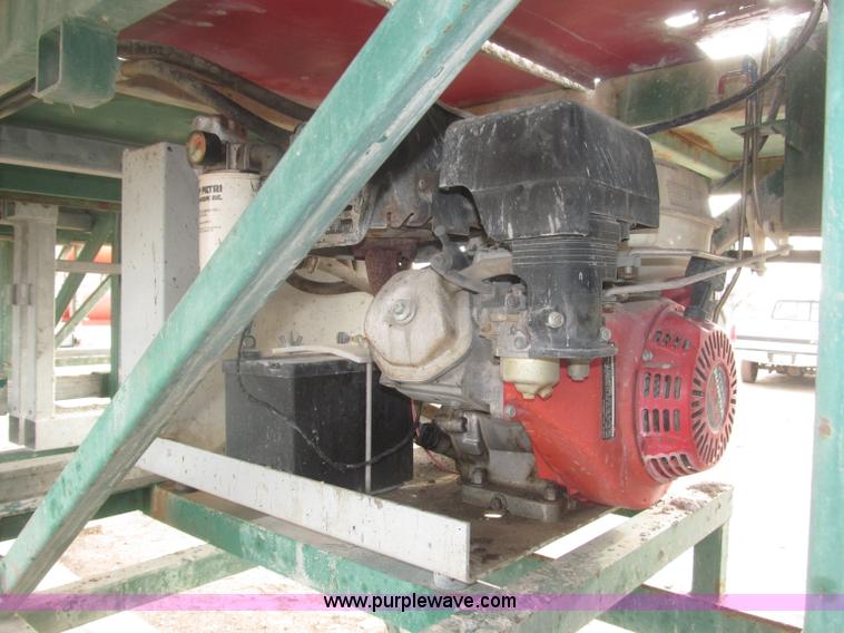 image for item B5445 2002 Hydro Mobile M2 20,000 lbs 40' hydraulic tower