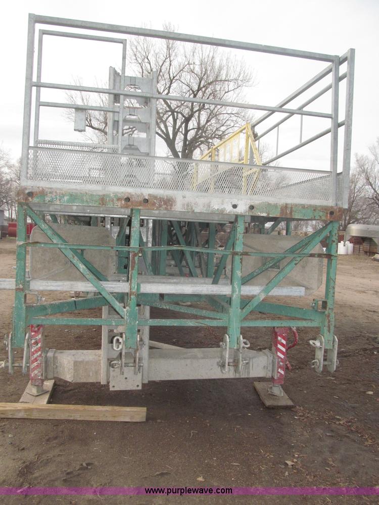 image for item B5445 2002 Hydro Mobile M2 20,000 lbs 40' hydraulic tower