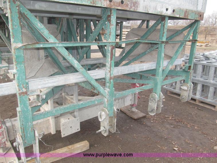 image for item B5445 2002 Hydro Mobile M2 20,000 lbs 40' hydraulic tower