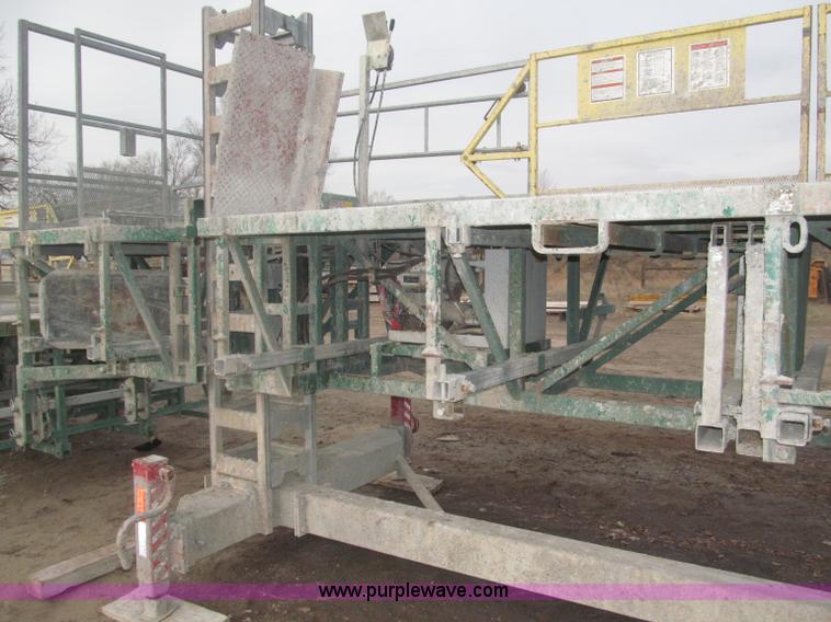 image for item B5445 2002 Hydro Mobile M2 20,000 lbs 40' hydraulic tower