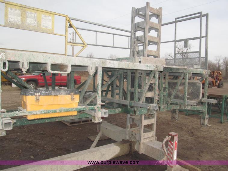 image for item B5445 2002 Hydro Mobile M2 20,000 lbs 40' hydraulic tower