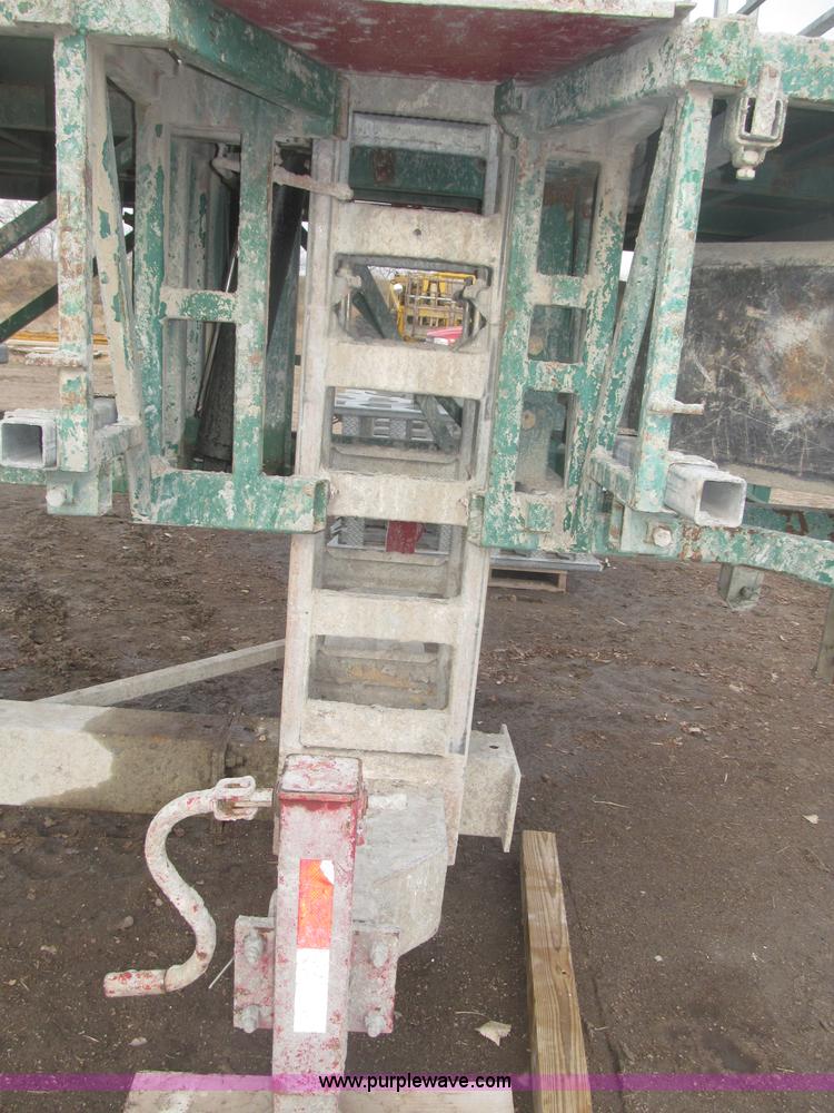 image for item B5445 2002 Hydro Mobile M2 20,000 lbs 40' hydraulic tower