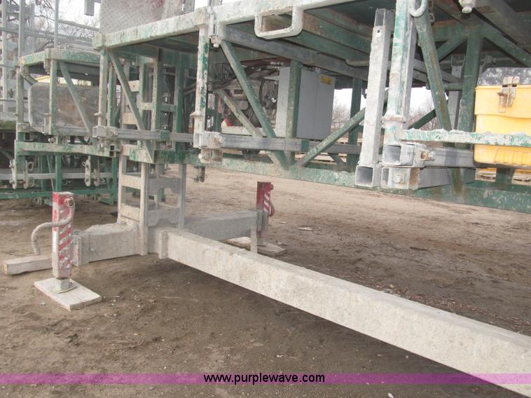 image for item B5445 2002 Hydro Mobile M2 20,000 lbs 40' hydraulic tower