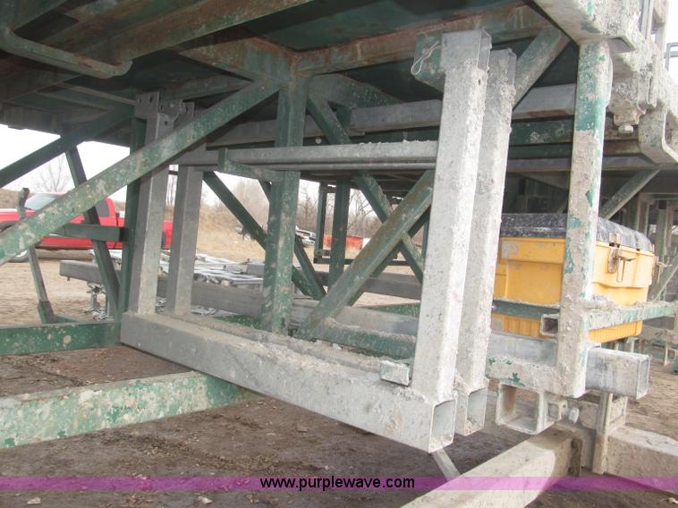 image for item B5445 2002 Hydro Mobile M2 20,000 lbs 40' hydraulic tower