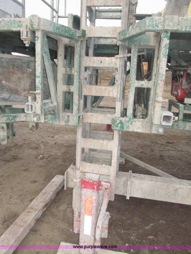 image for item B5445 2002 Hydro Mobile M2 20,000 lbs 40' hydraulic tower