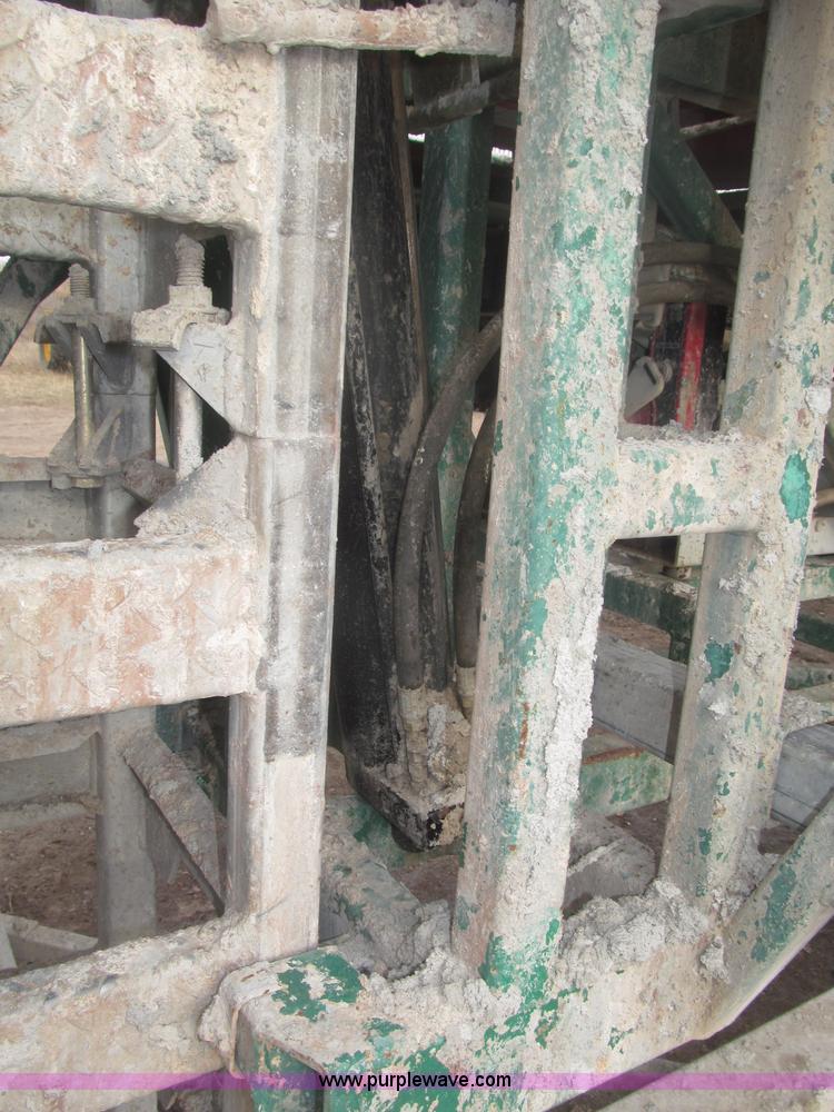 image for item B5445 2002 Hydro Mobile M2 20,000 lbs 40' hydraulic tower