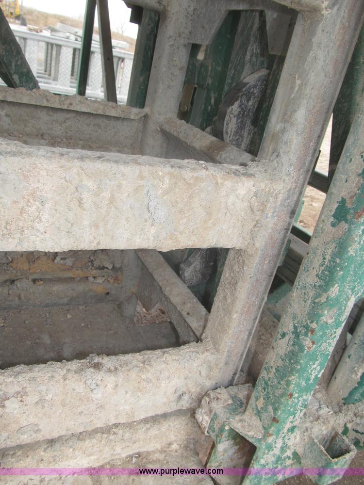 image for item B5445 2002 Hydro Mobile M2 20,000 lbs 40' hydraulic tower