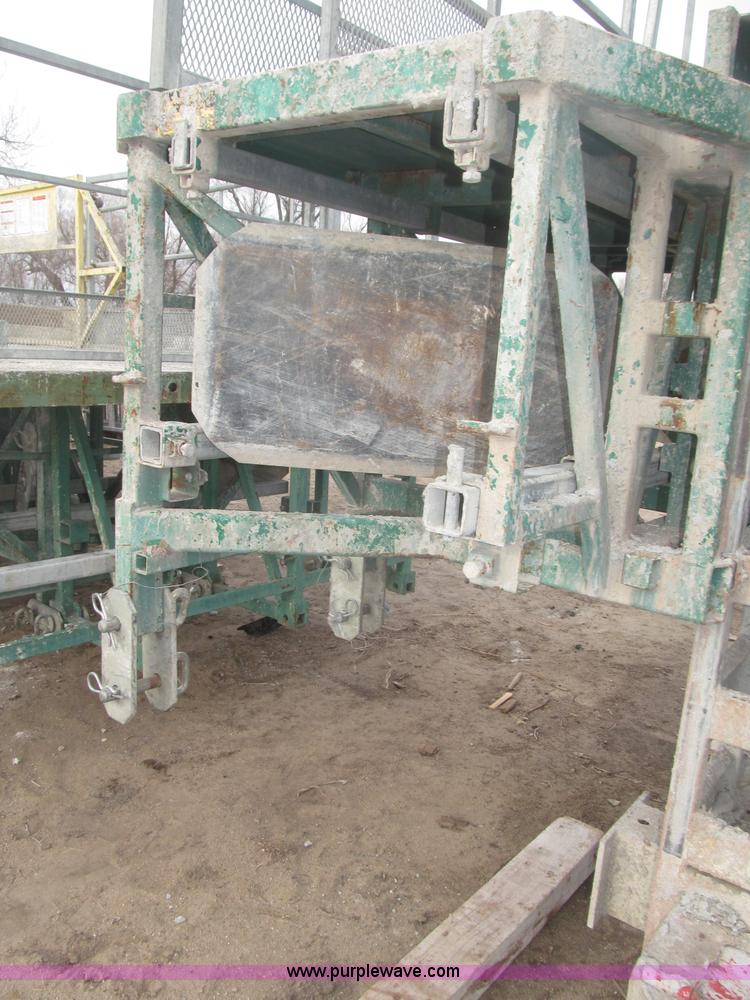 image for item B5445 2002 Hydro Mobile M2 20,000 lbs 40' hydraulic tower