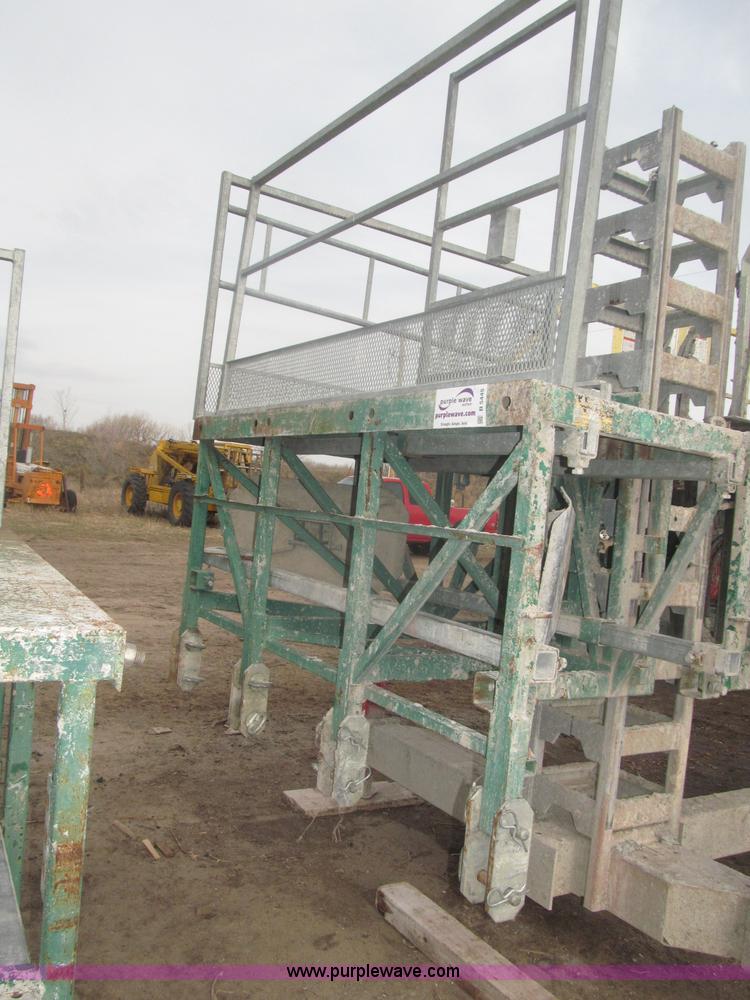 image for item B5445 2002 Hydro Mobile M2 20,000 lbs 40' hydraulic tower