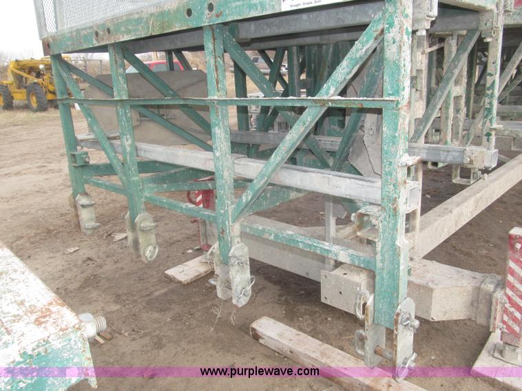 image for item B5445 2002 Hydro Mobile M2 20,000 lbs 40' hydraulic tower