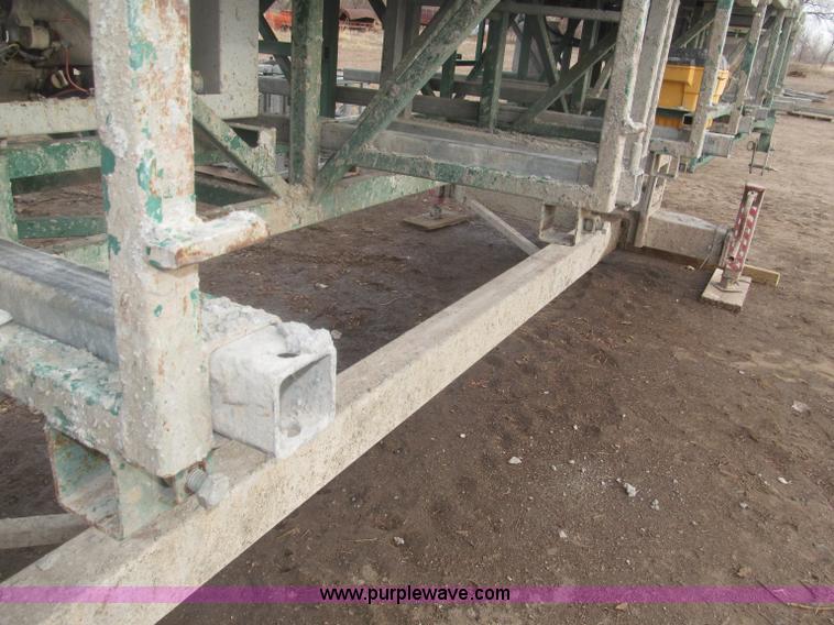 image for item B5445 2002 Hydro Mobile M2 20,000 lbs 40' hydraulic tower