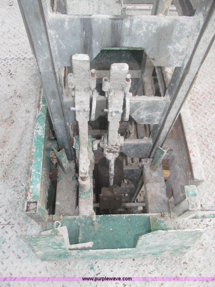 image for item B5445 2002 Hydro Mobile M2 20,000 lbs 40' hydraulic tower