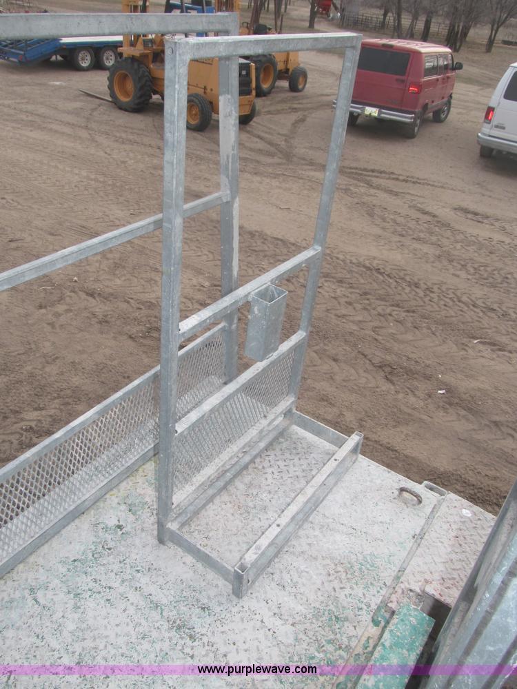 image for item B5445 2002 Hydro Mobile M2 20,000 lbs 40' hydraulic tower