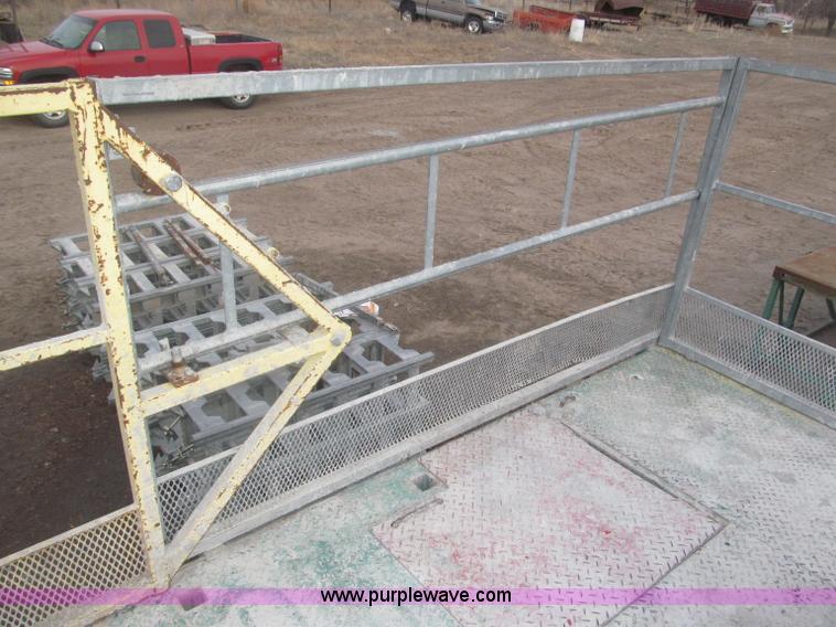 image for item B5445 2002 Hydro Mobile M2 20,000 lbs 40' hydraulic tower