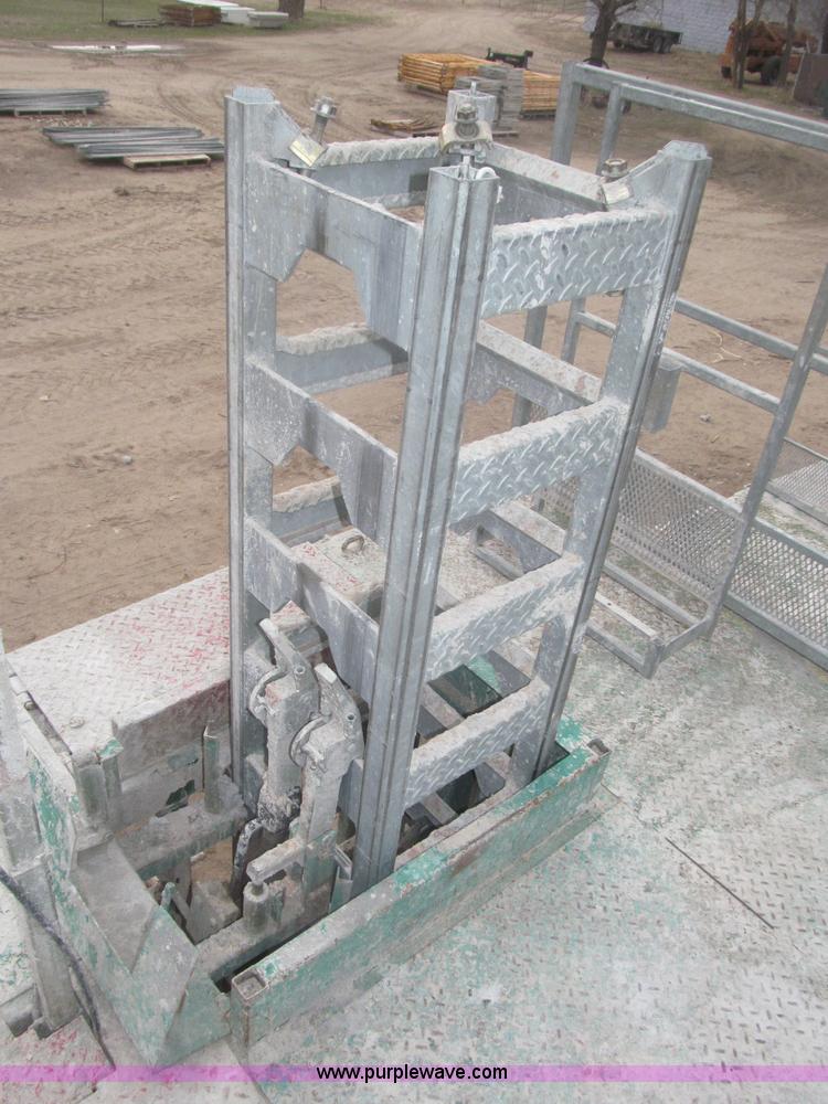 image for item B5445 2002 Hydro Mobile M2 20,000 lbs 40' hydraulic tower