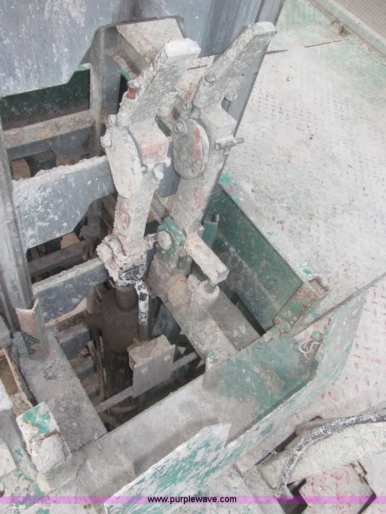 image for item B5445 2002 Hydro Mobile M2 20,000 lbs 40' hydraulic tower