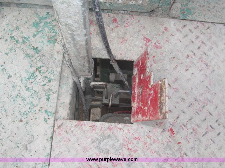 image for item B5445 2002 Hydro Mobile M2 20,000 lbs 40' hydraulic tower