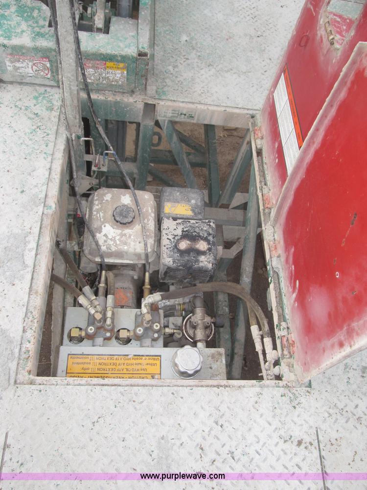 image for item B5445 2002 Hydro Mobile M2 20,000 lbs 40' hydraulic tower