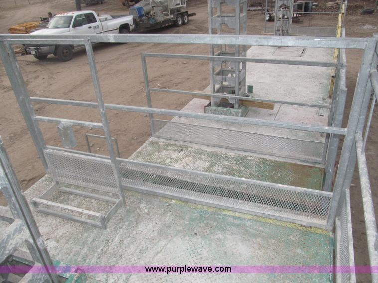 image for item B5445 2002 Hydro Mobile M2 20,000 lbs 40' hydraulic tower