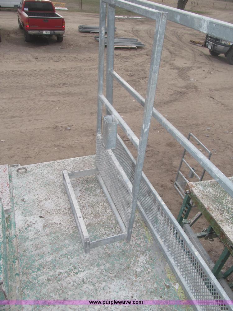 image for item B5445 2002 Hydro Mobile M2 20,000 lbs 40' hydraulic tower