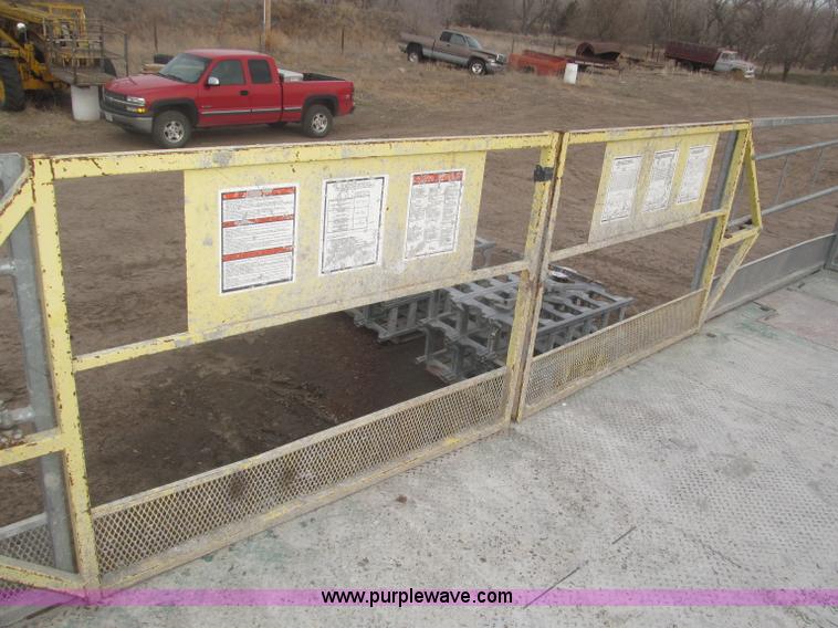 image for item B5445 2002 Hydro Mobile M2 20,000 lbs 40' hydraulic tower