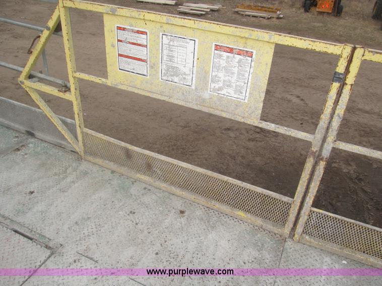 image for item B5445 2002 Hydro Mobile M2 20,000 lbs 40' hydraulic tower