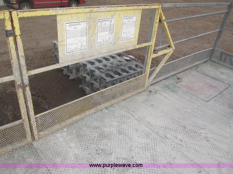 image for item B5445 2002 Hydro Mobile M2 20,000 lbs 40' hydraulic tower