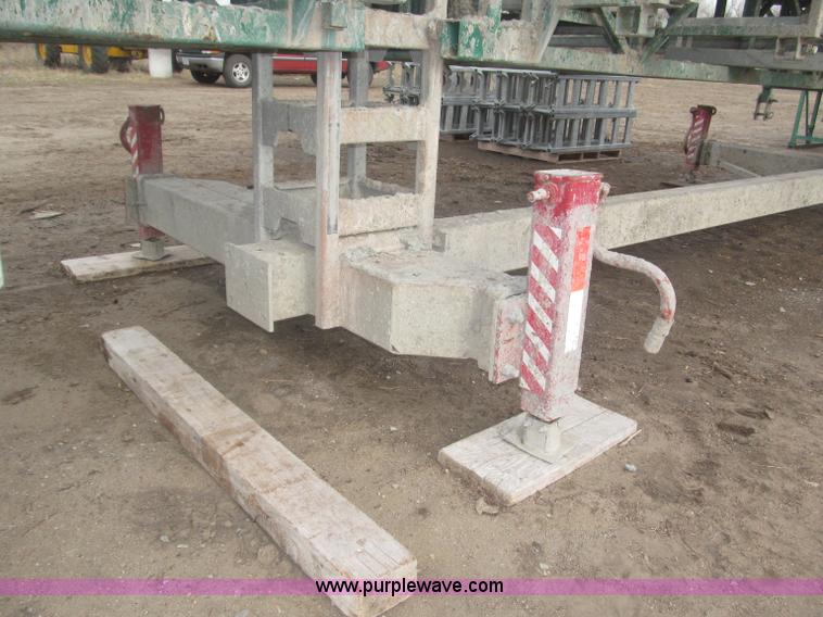 image for item B5445 2002 Hydro Mobile M2 20,000 lbs 40' hydraulic tower